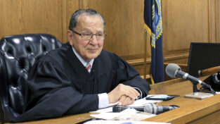 Judge Frank Caprio viral for his courtroom compassion dies at 88