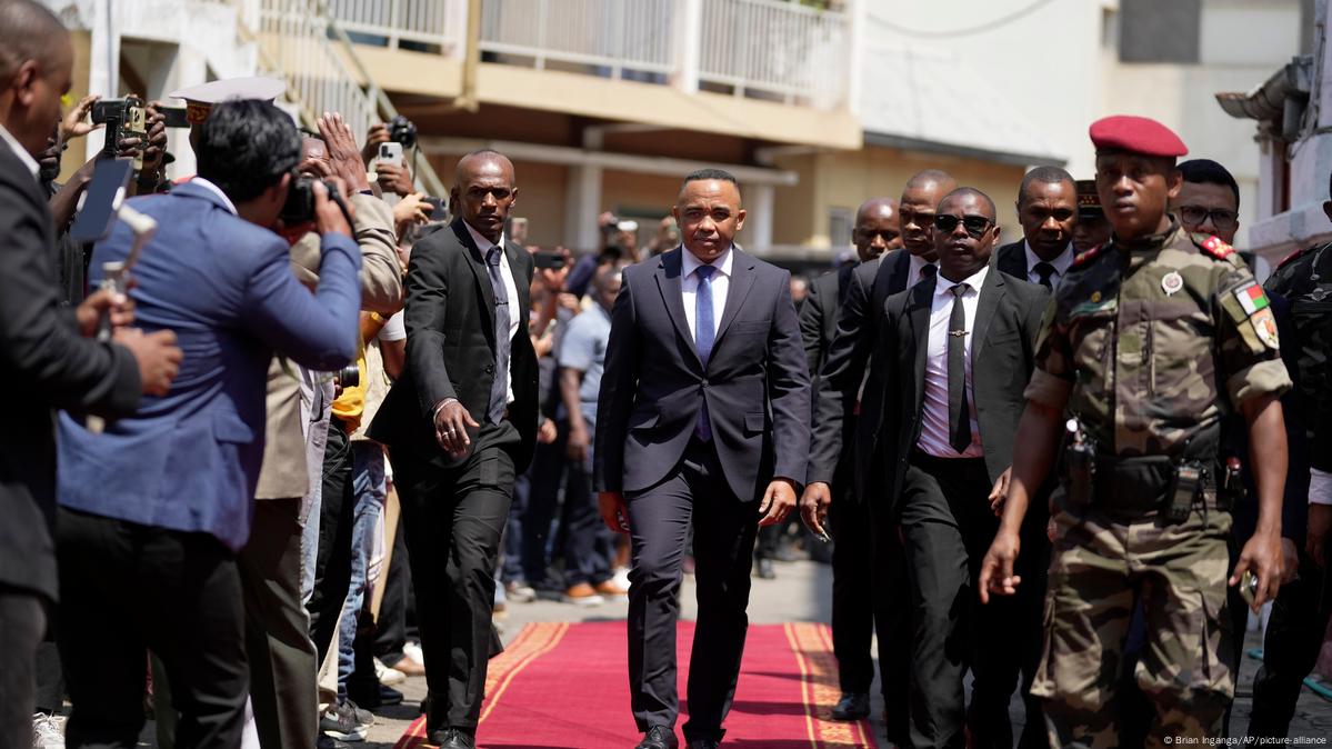 Madagascar's coup leader sworn in as president