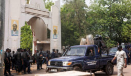 Mali: Jihadists block fuel supply as government closes schools, universities