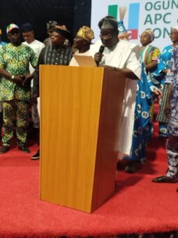 Sanusi re-elected as Ogun APC Chairman