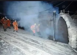 Gas explosion kills 90 at Chinese coal mine